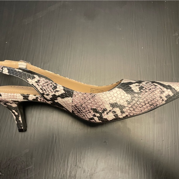 NWOT - Alfani Step n’ Flex heels. Cream/black snake skin look. - Picture 2 of 3